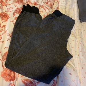 Lightweight Lululemon joggers 💕